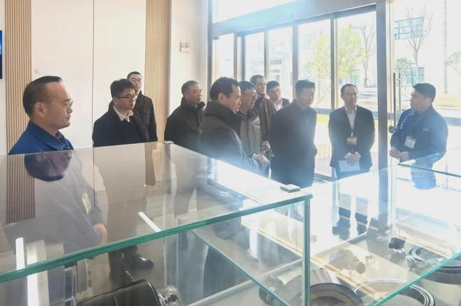 中国城市轨道交通协会领导莅临人本轨道交通工厂调研指导(图2)