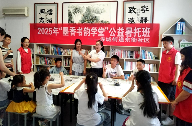 商城县：暑托班聚青春力破解看护难题(图1)