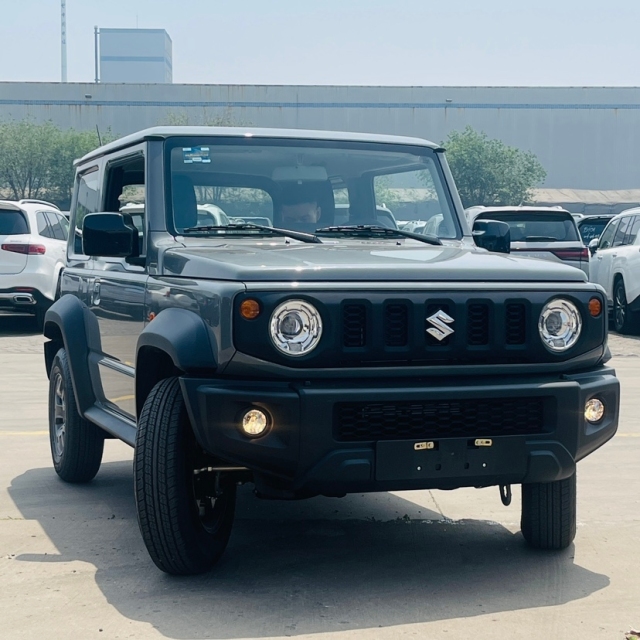 杏彩体育2025款铃木吉姆尼自动三门顶配强悍而精致的纯硬派越野小SUV(图2)