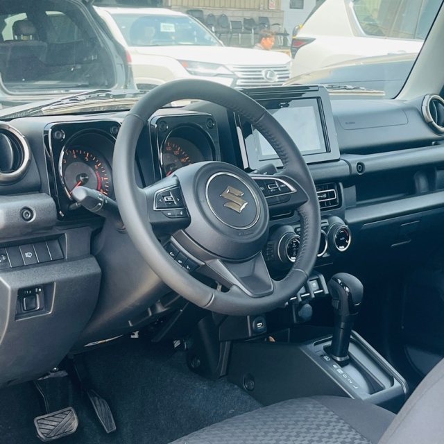 杏彩体育2025款铃木吉姆尼自动三门顶配强悍而精致的纯硬派越野小SUV(图6)