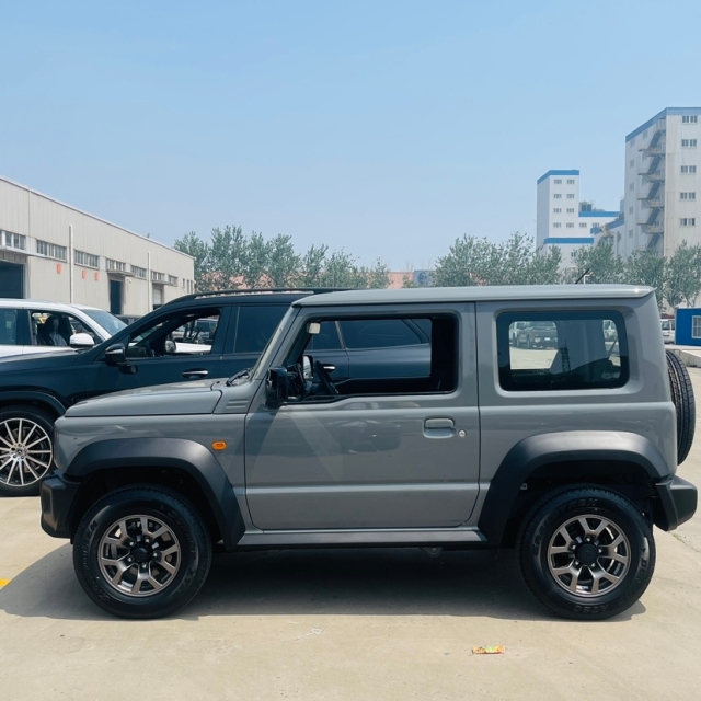 杏彩体育2025款铃木吉姆尼自动三门顶配强悍而精致的纯硬派越野小SUV(图4)