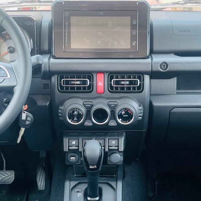 杏彩体育2025款铃木吉姆尼自动三门顶配强悍而精致的纯硬派越野小SUV(图7)