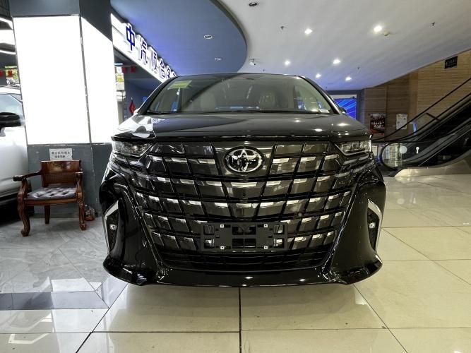 2025款丰田埃尔法依旧是商务车风向标各方面表现均衡动力够强(图1)