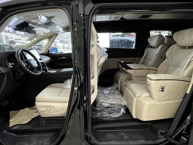 2025款丰田埃尔法依旧是商务车风向标各方面表现均衡动力够强(图5)